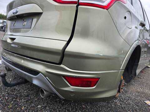 Foto 3ª: Paragolpes Trasero Ford Kuga VIGNALE 179CV 132KW (2014)