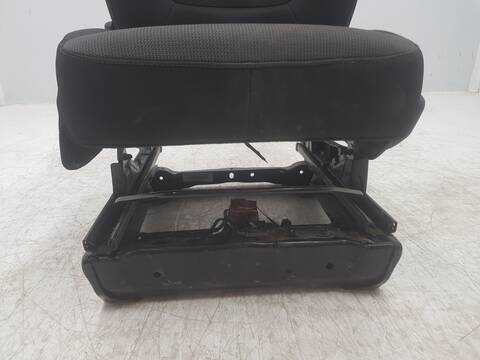 Foto 3ª: Asiento Delantero Izquierdo Renault Trafic MIXTO N1 L2H1 30T 5-6 PLAZAS) LARGO (2015)
