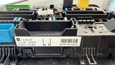 Foto 2ª: Caja Reles Fusibles Opel Astra Z17DTR BERLINA (2010)