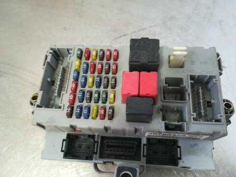 Foto 2ª: Caja Reles Fusibles Fiat Punto 1.3 JTD CAT BERLINA 69CV 51KW (2003)