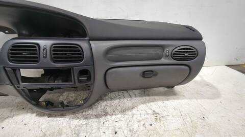 Foto 3ª: Salpicadero Renault Megane 1.6 16V LA00 LA04 LA0B LA11 LA16 LA19 LA1J LA1K ... 107CV 79KW I CLASSIC LA0/1_) [K4M 700,K4M 701,K4M 706,K4M 708,K4M 709]