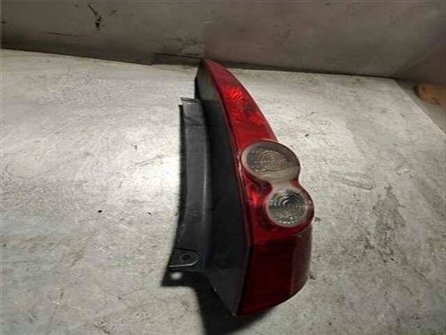 Foto 3ª: Piloto Trasero Derecho Ford Fiesta 1.4 AMBIENTE [1.4 LTR. - 50 KW TDCI CAT] [F6JB]