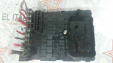 Foto 3ª: Caja Reles Fusibles Volkswagen Passat EDITION BLUEMOTION 105CV 77KW [CAYC] (2013)