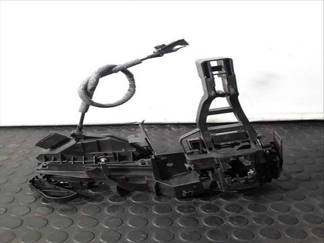 Foto 2ª: Cerradura Puerta Delantera Izquierda Ford Focus AMBIENTE 1.0 ECOBOOST CAT 101CV (2010)