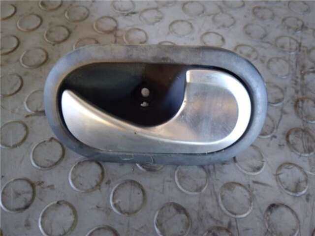 Maneta Interior Delantera Derecha Renault Clio 1.5 PACK DYNAMIQUE [1.5 LTR. - 63 KW DCI DIESEL CAT]