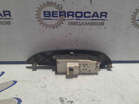 Foto 3ª: Botonera Elevalunas Toyota Corolla 1.4 TD CAT 90CV 66KW [1NDTV] (2004)