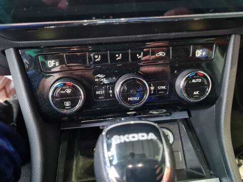 Foto 3ª: Mando Climatizador Skoda Superb ACTIVE 150CV 110KW [DTSB] (2023)