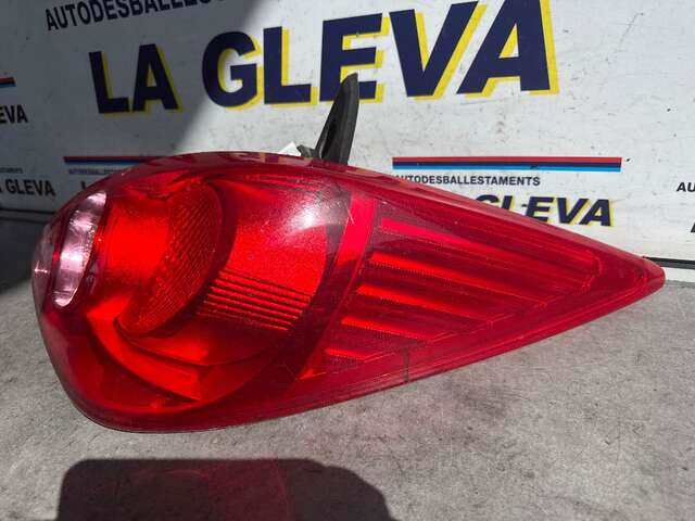 Foto 2ª: Piloto Trasero Derecho Nissan Tiida 1.6I 16V 110CV [HR16] (2008)