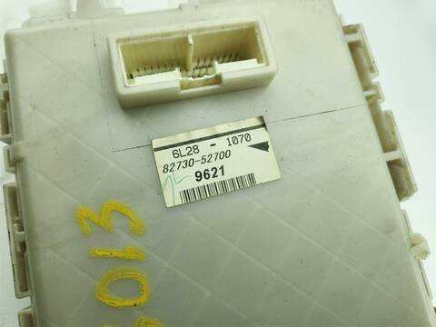 Foto 4ª: Caja Reles Fusibles Toyota Yaris SOL 90CV 66KW [1ND] (2007)