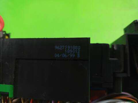 Foto 3ª: Caja Reles Fusibles Peugeot 206 E-MUSIC BERLINA 75CV 55KW (2004)