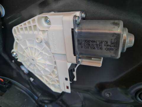 Elevalunas Manual Trasero Derecho Audi A4 BASIS 150CV 110KW