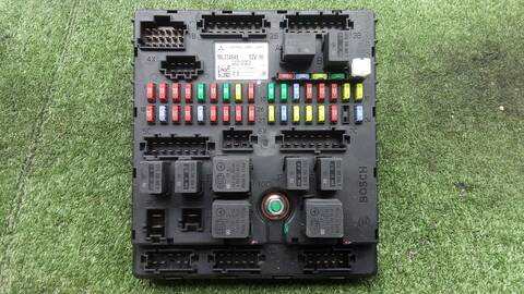 Caja Reles Fusibles Mitsubishi Canter 3.0 D 180CV 129KW 7C18