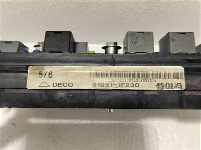 Foto 3ª: Caja Reles Fusibles Citroen C5 2.0 HDI 109CV (2001)