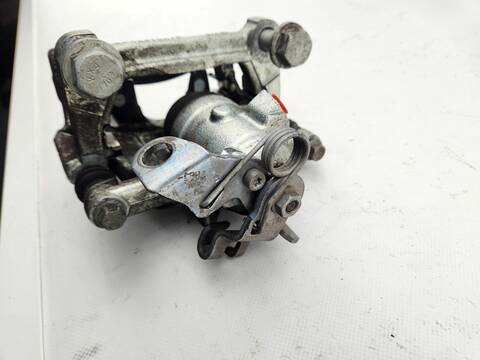 Foto 3ª: Pedal Embrague Volkswagen Transporter T6.1 TRANSPORTER FURGON SH) [DNAB] (2024)