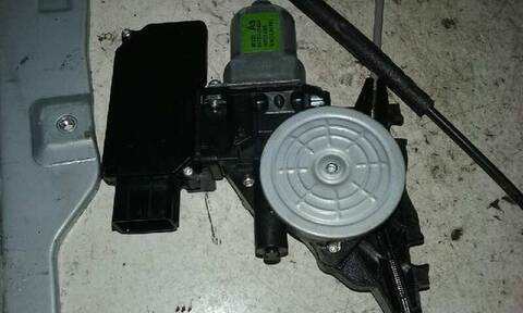 Foto 2ª: Elevalunas Eléctrico Delantero Derecho Renault Koleos DYNAMIQUE PACK2 173CV 127KW [M9R830] (2009)