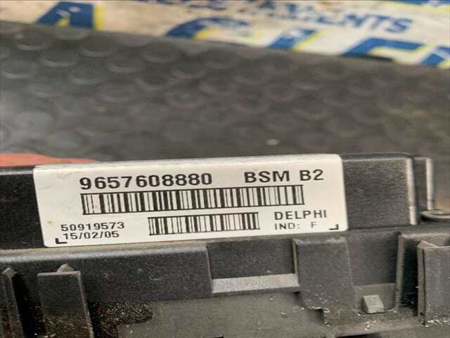 Foto 2ª: Caja Reles Fusibles Peugeot 206 1.4 8V75CV/55KW 0CV [KFW] (2005)