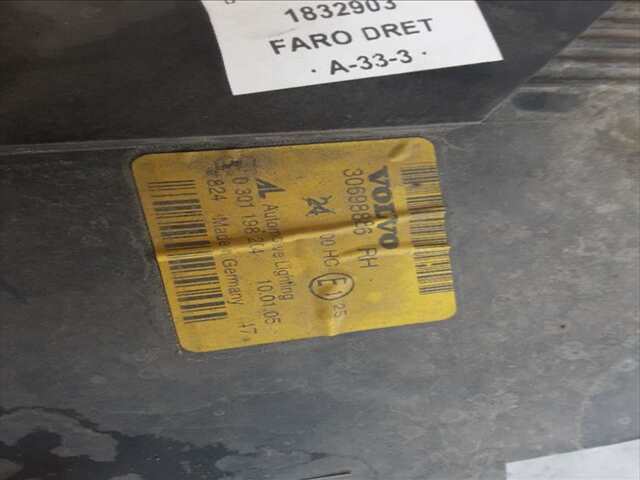 Foto 2ª: Faro Derecho Volvo S40 2.0 HDI 136CV 0CV [D4204T] (2005)