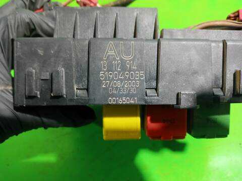 Foto 2ª: Caja Reles Fusibles Opel Vectra GTS BERLINA 125CV 92KW [Y22DTR] (2003)