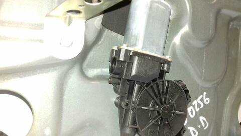 Foto 2ª: Elevalunas Eléctrico Delantero Derecho Nissan Qashqai TEKNA 4X4 150CV 110KW [M9R EUR04] (2009)