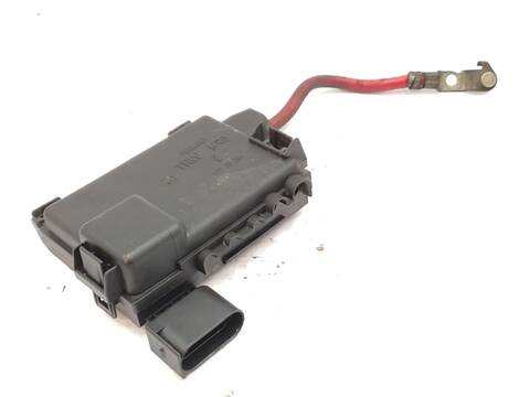 Caja Reles Fusibles Volkswagen Transporter 2.5 TDI 88CV 65KW FURGONETA