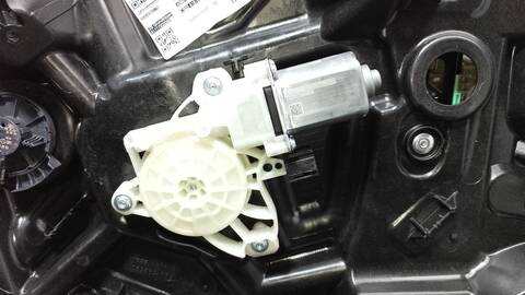 Foto 3ª: Elevalunas Eléctrico Delantero Izquierdo Mercedes Clase A 140 A 200 177.087) 163CV 120KW (2018)