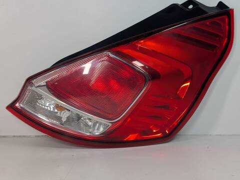 Piloto Trasero Derecho Ford Fiesta TREND 101CV 74KW