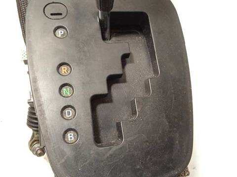 Foto 4ª: Palanca de Cambio Toyota Yaris HYBRID FEEL 101CV 74KW [1NZFXE] (2015)
