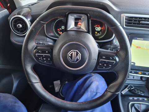 Volante Mg ZS LUXURY 111CV 82KW