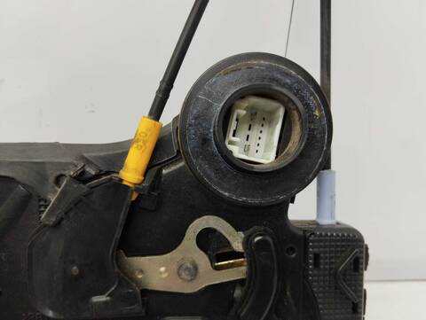 Foto 3ª: Cerradura Puerta Trasera Izquierda Toyota Corolla 2.0 TD CAT 116CV 85KW [D 1CD-FTV] (2005)