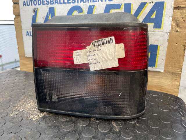 Foto 1ª: Piloto Trasero Derecho Renault 21 2.0 (1989)