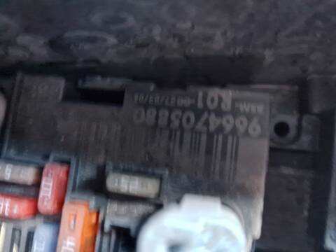 Foto 2ª: Caja Reles Fusibles Citroen C4 EXCLUSIVE PICASSO 136CV 100KW [RHJ] (2008)
