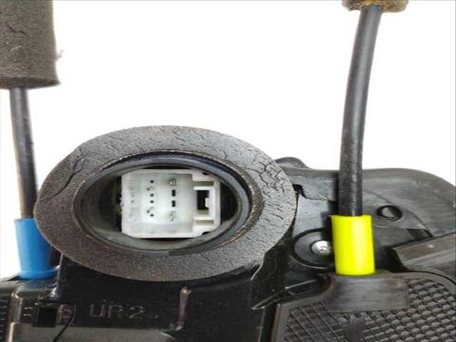 Foto 2ª: Cerradura Puerta Trasera Derecha Toyota Avensis 2.0 D-4D ADT270_ ADT270R) (2008)