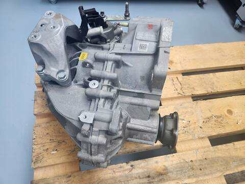Foto 3ª: Caja Cambios Volkswagen Caddy KOMBI BUSINESS BMT 102CV 75KW FURGON [DTRE] (2023)