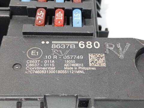 Foto 3ª: Caja Reles Fusibles Mitsubishi Outlander PHEV KAITEKI 4WD 208CV 153KW [4B11] (2018)