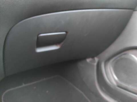 Guantera Opel Grandland 5G06