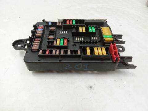 Foto 3ª: Caja Reles Fusibles Bmw Serie 3 318 2.0 D 150CV 110KW F30 F80) [B47 D20 A] (2016)