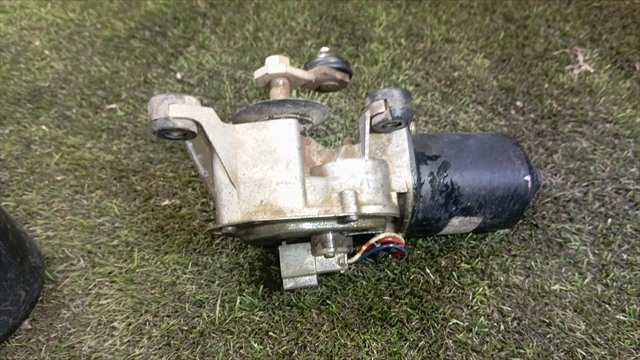 Foto 4ª: Motor Limpia Delantero Nissan Navara 2.5 D D22 104CV [TD25TI] (2001)