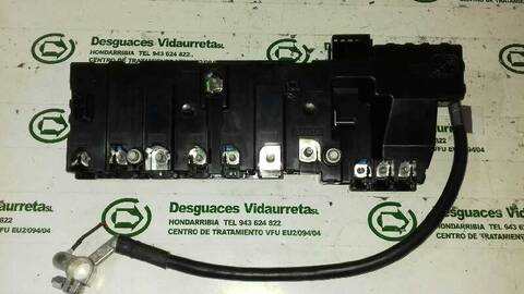 Foto 2ª: Caja Reles Fusibles Mercedes Clase V 200 136CV 100KW (2014)
