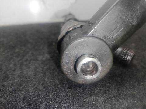 Foto 3ª: Inyectores Mercedes Clase CLK 270 CDI 209.316) 170CV 125KW C209) [OM 612.962,OM 612.967] (2003)