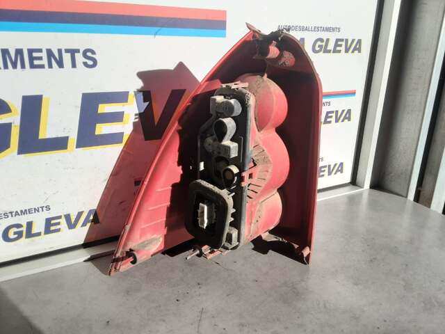 Foto 2ª: Piloto Trasero Derecho Peugeot 307 1.6 16V 110CV [NFU] (2006)