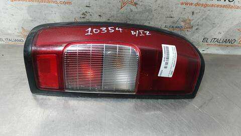 Foto 3ª: Piloto Trasero Izquierdo Nissan Navara CHALLENGE 4X4 133CV 98KW PICK-UP D22) CABINA DOBLE [YD25DDTI] (2005)