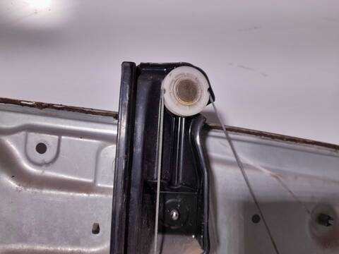 Foto 3ª: Elevalunas Manual Trasero Derecho Skoda Fabia 1.9 SDI CAT ASY) 64CV 47KW (2002)