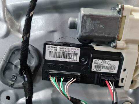 Foto 1ª: Elevalunas Eléctrico Delantero Derecho Renault Laguna EXPRESSION III 140CV 103KW [M4R704] (2009)