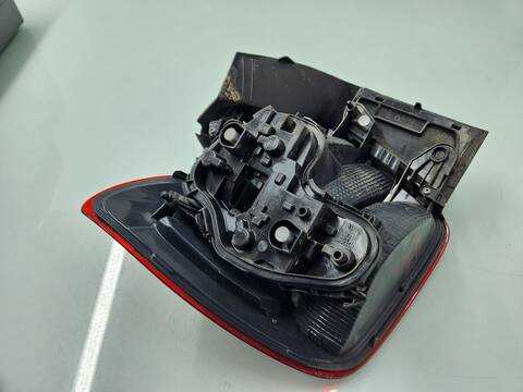 Foto 3ª: Piloto Trasero Derecho Bmw Serie 1 114 118D 143CV 105KW [N47D20C] (2011)