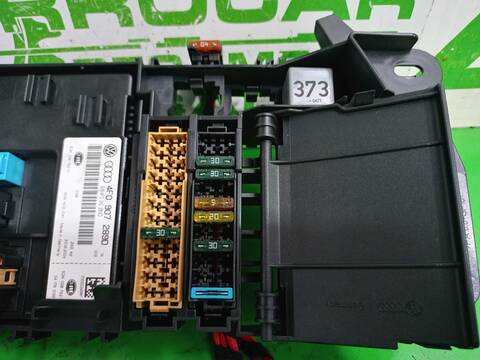 Foto 3ª: Caja Reles Fusibles Audi A6 2.4 BERLINA 177CV 130KW [BDW] (2004)