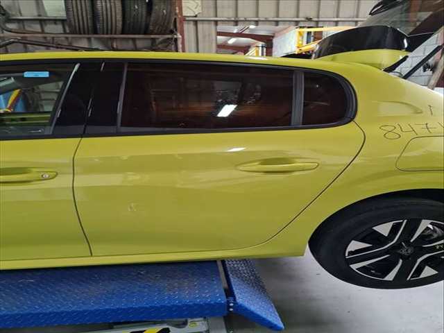Puerta Trasera Izquierda Peugeot 208 1.2 PURETECH 100 101CV 74KW