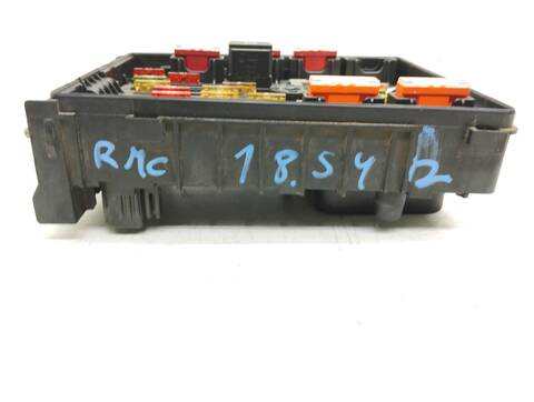 Foto 3ª: Caja Reles Fusibles Volkswagen Passat ADVANCE BERLINA 140CV 103KW [CBA] (2010)