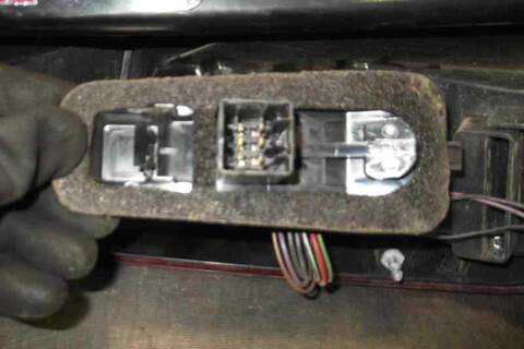 Foto 3ª: Piloto Trasero Derecho Ford Fiesta AMBIENTE 68CV 50KW [F6JB] (2008)