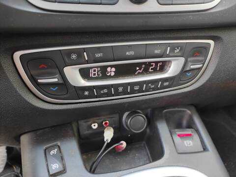 Mando Climatizador Renault Scenic K9K832