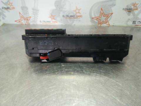 Foto 2ª: Caja Reles Fusibles Bmw Serie 5 518 530D BERLINA 218CV 160KW [306D2] (2005)